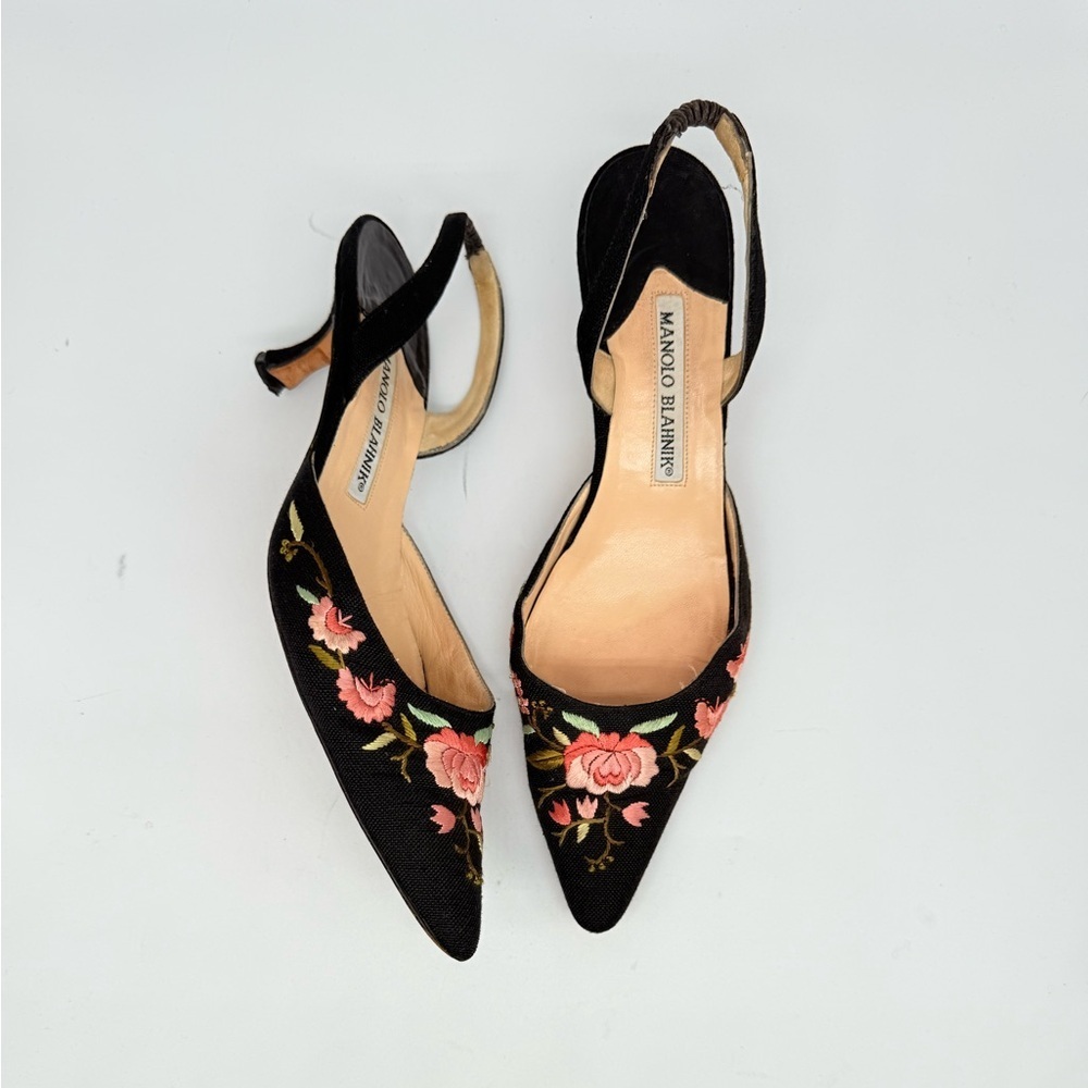 Manolo Blahnik Vilido Black Multicolor floral Embroidered slingback pumps EU 38 - Picture 1 of 9